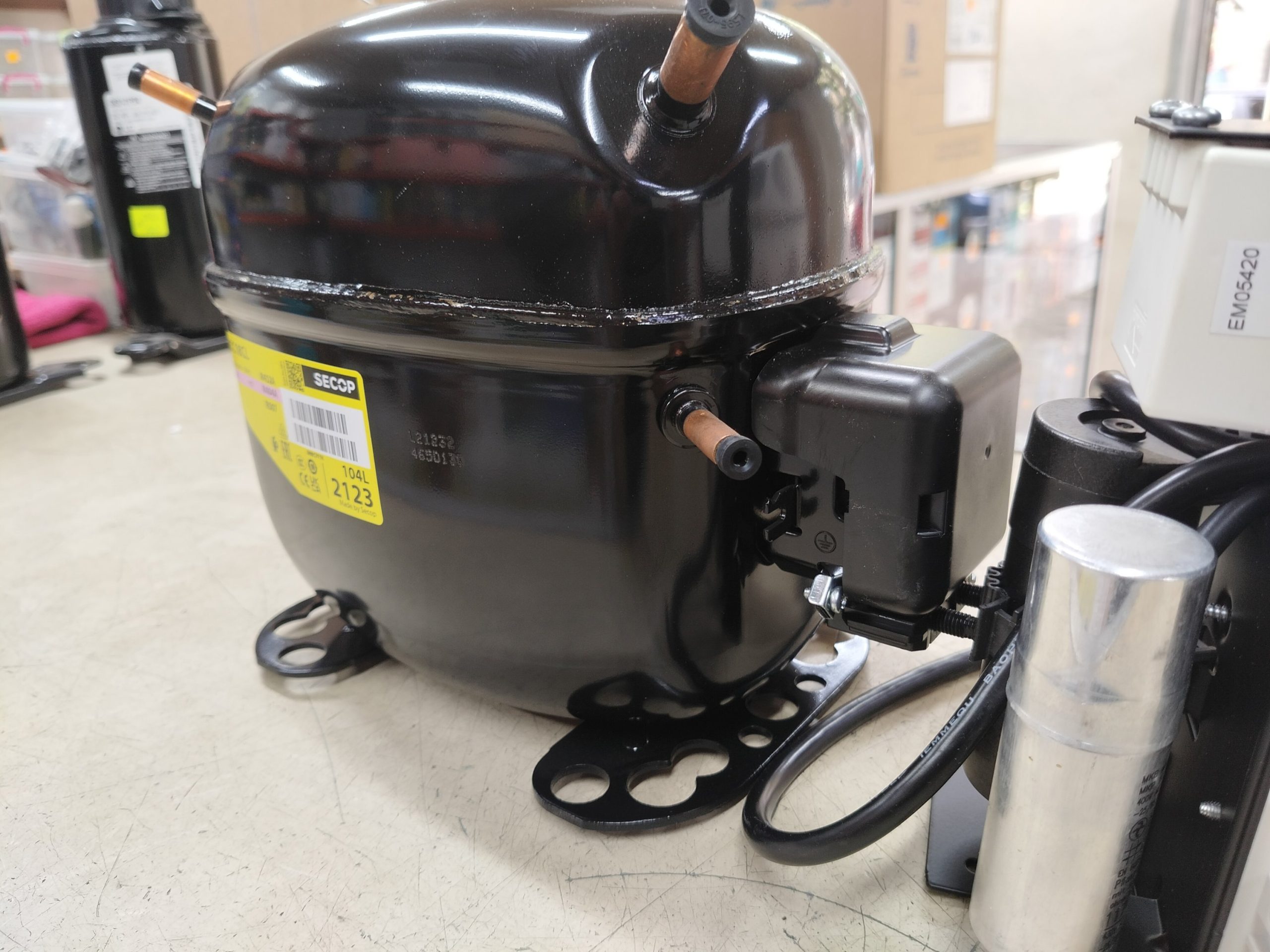Compresseur Hermétique SECOP SC18CL - 5/8 HP - Gaz R404A / R452A / R507 (Danfoss / 104L2123) – Image 3