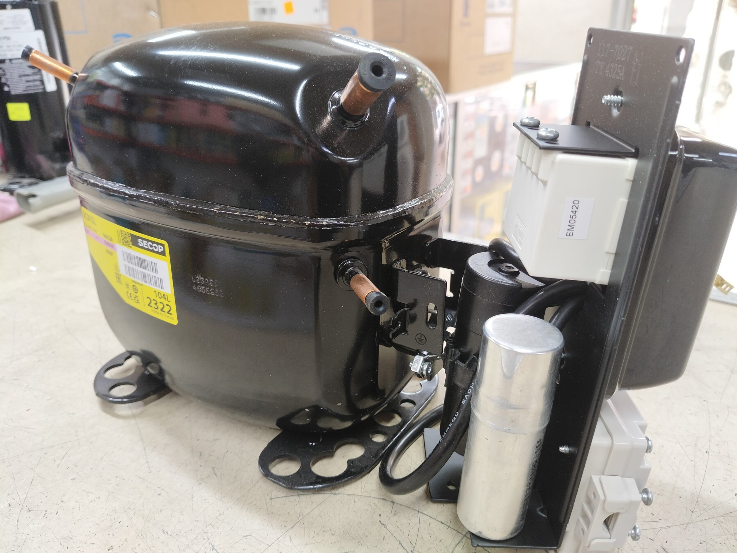 Compresseur Hermétique SECOP SC21CL - 7/8 HP - Gaz R404A / R452A / R507 (Danfoss / 104L2322) – Image 2
